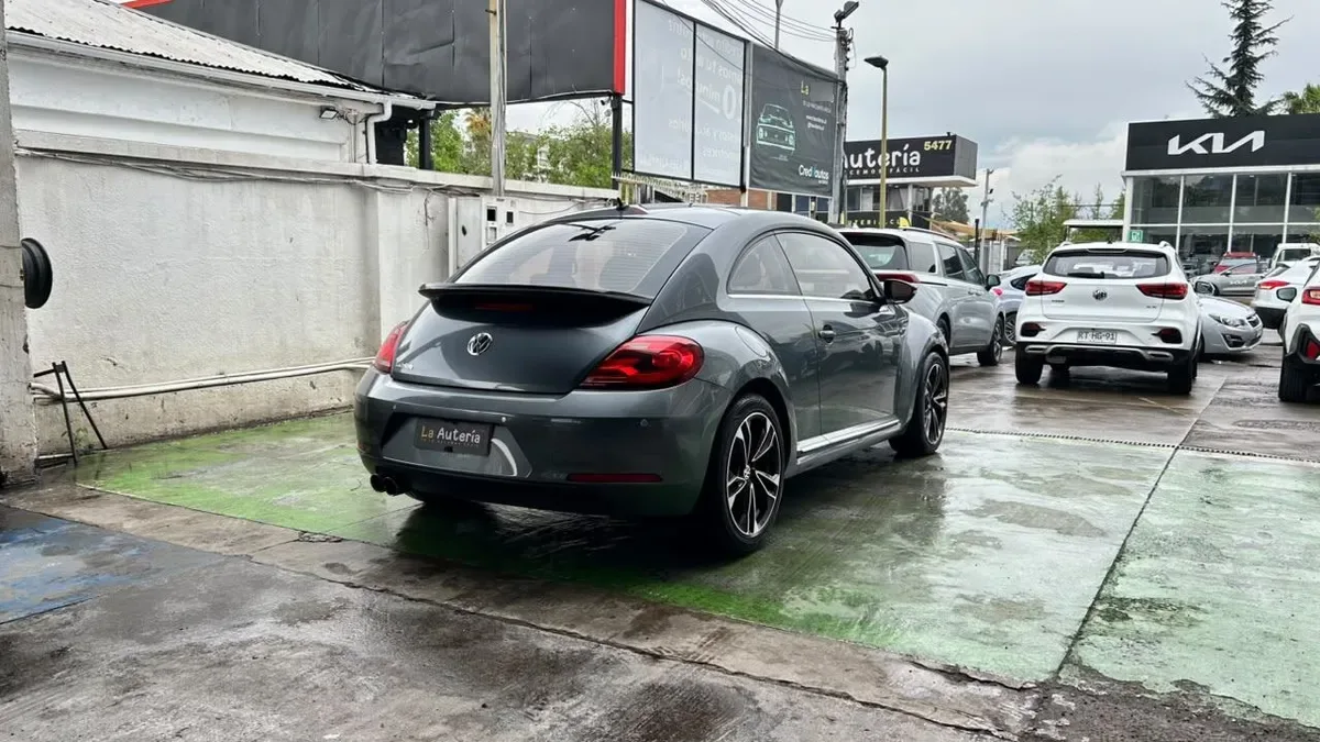 Volkswagen Beetle 1.4 Design 4x2 At 3p año 2015