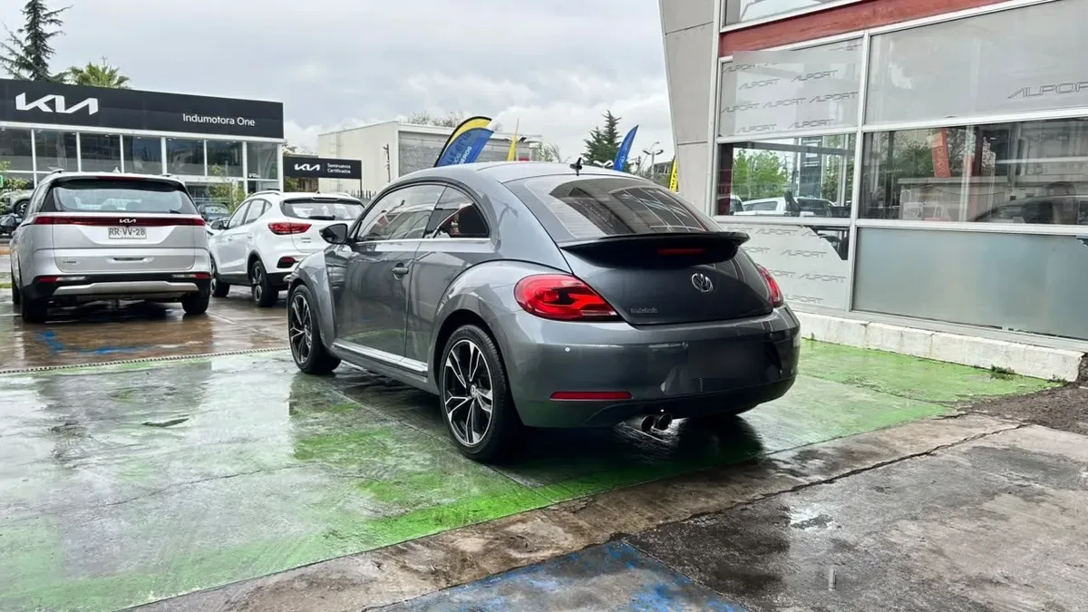 Volkswagen Beetle 1.4 Design 4x2 At 3p año 2015