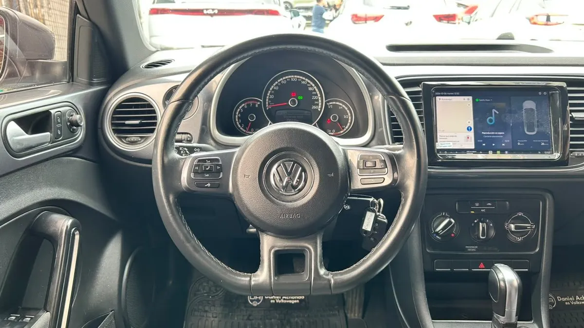 Volkswagen Beetle 1.4 Design 4x2 At 3p año 2015