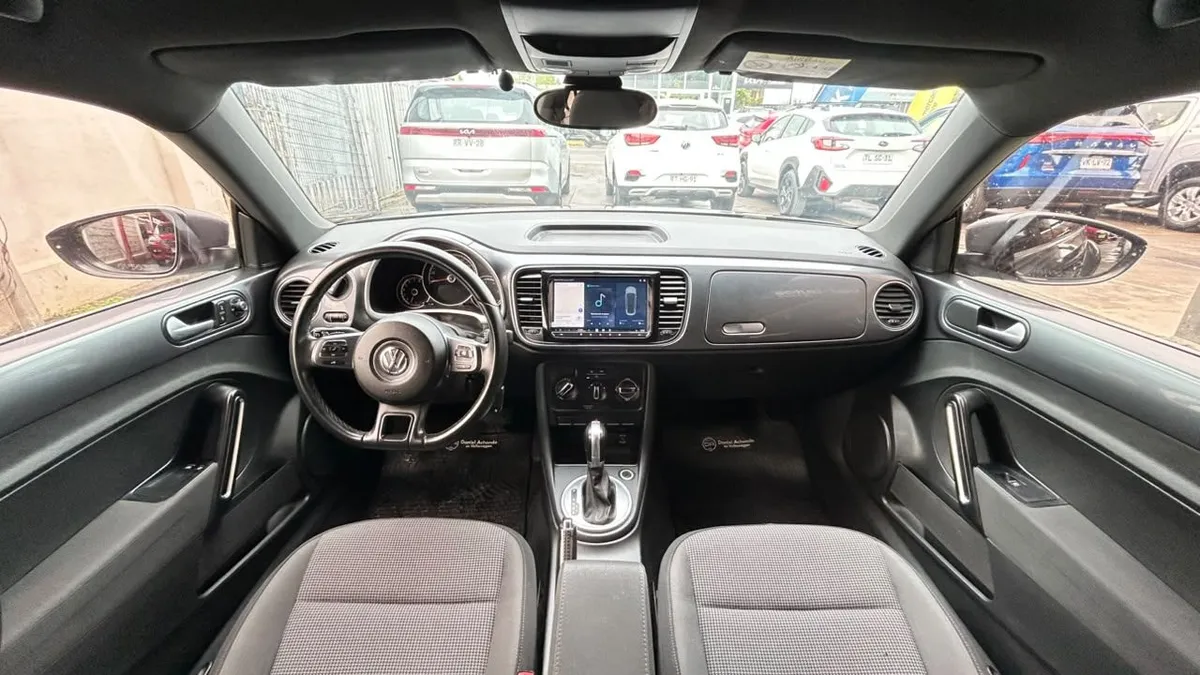 Volkswagen Beetle 1.4 Design 4x2 At 3p año 2015
