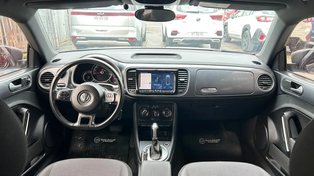 Volkswagen Beetle 1.4 Design 4x2 At 3p año 2015