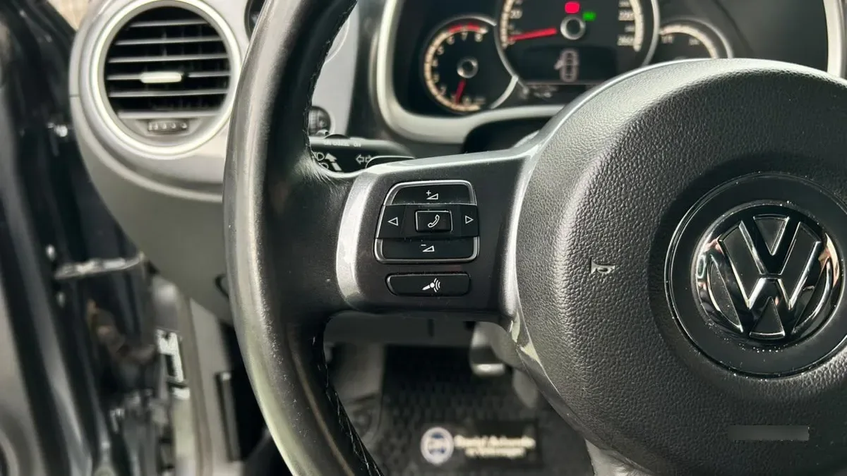 Volkswagen Beetle 1.4 Design 4x2 At 3p año 2015