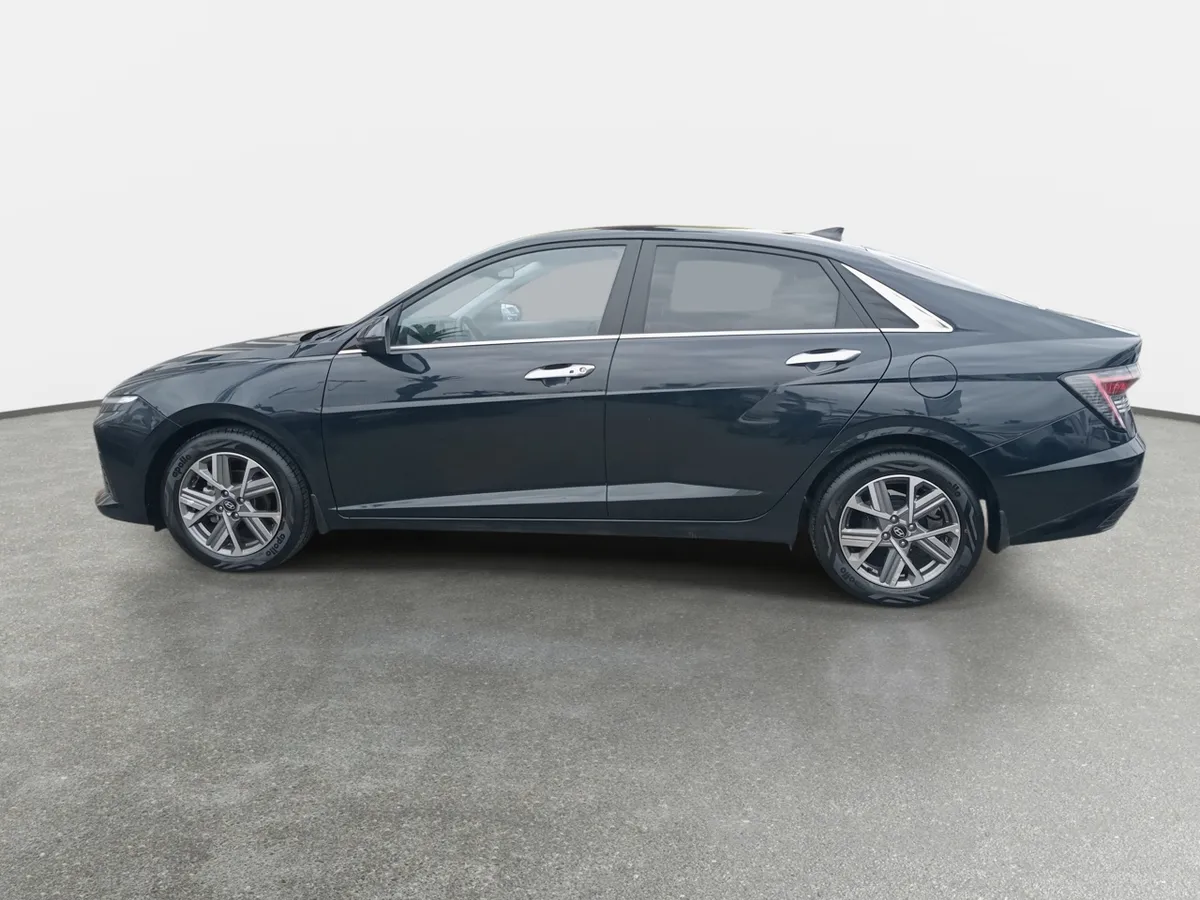 Hyundai Accent 1.5 Desing 4x2 At 4p año 2025
