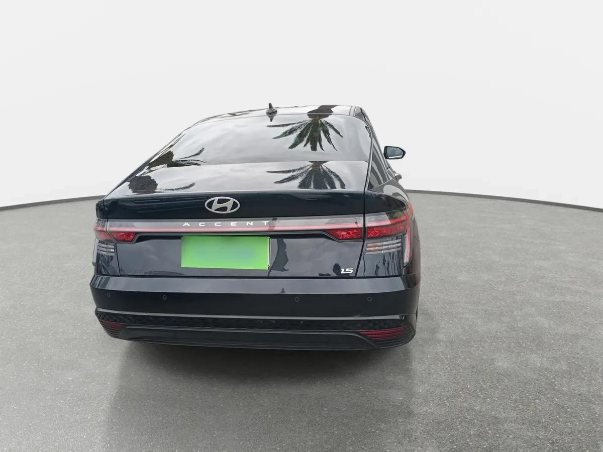 Hyundai Accent 1.5 Desing 4x2 At 4p año 2025