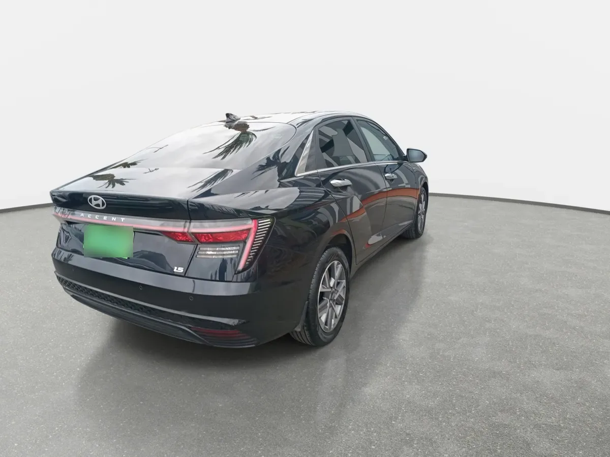 Hyundai Accent 1.5 Desing 4x2 At 4p año 2025