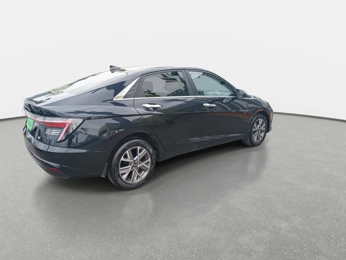 Hyundai Accent 1.5 Desing 4x2 At 4p año 2025