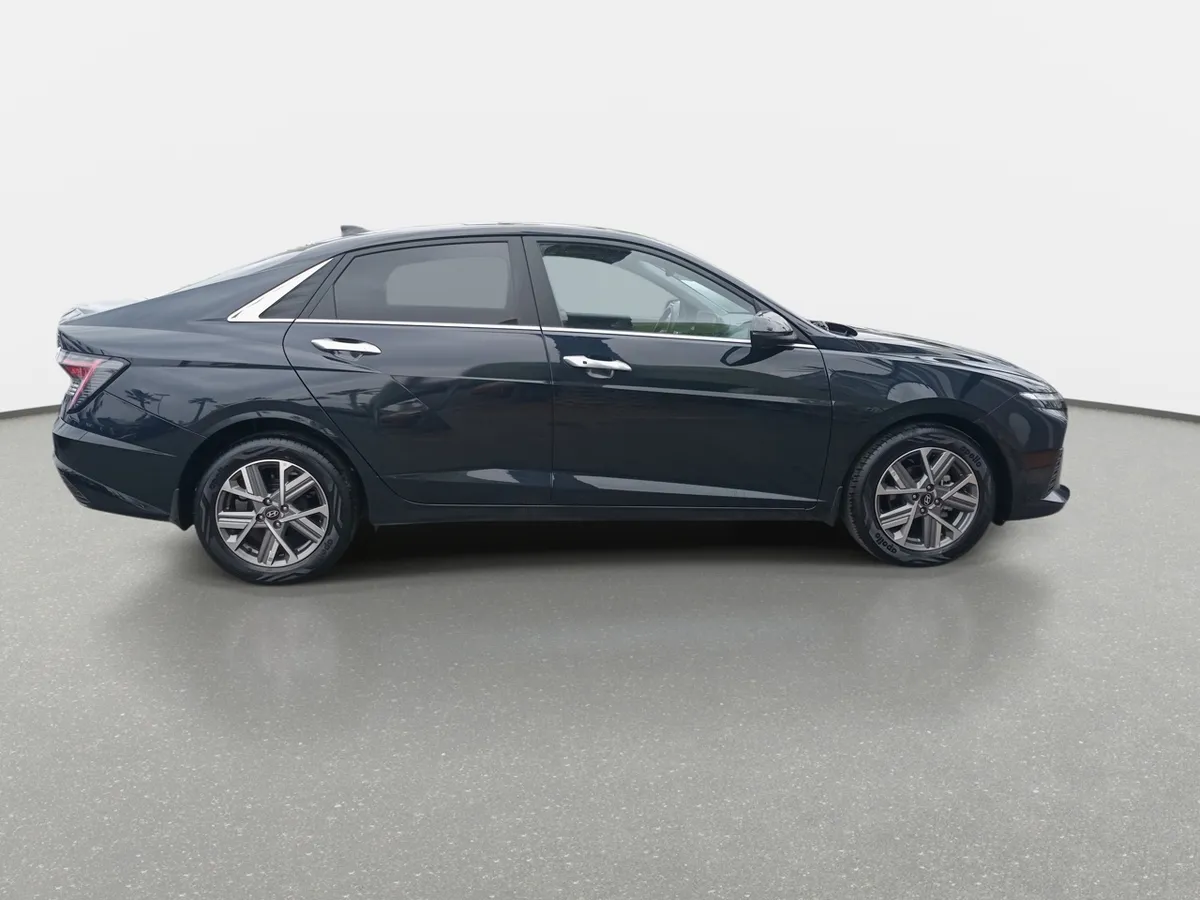 Hyundai Accent 1.5 Desing 4x2 At 4p año 2025