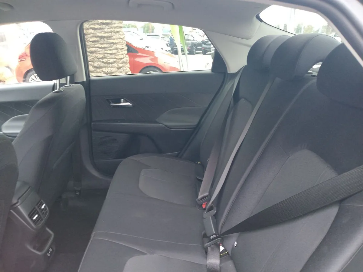 Hyundai Accent 1.5 Desing 4x2 At 4p año 2025