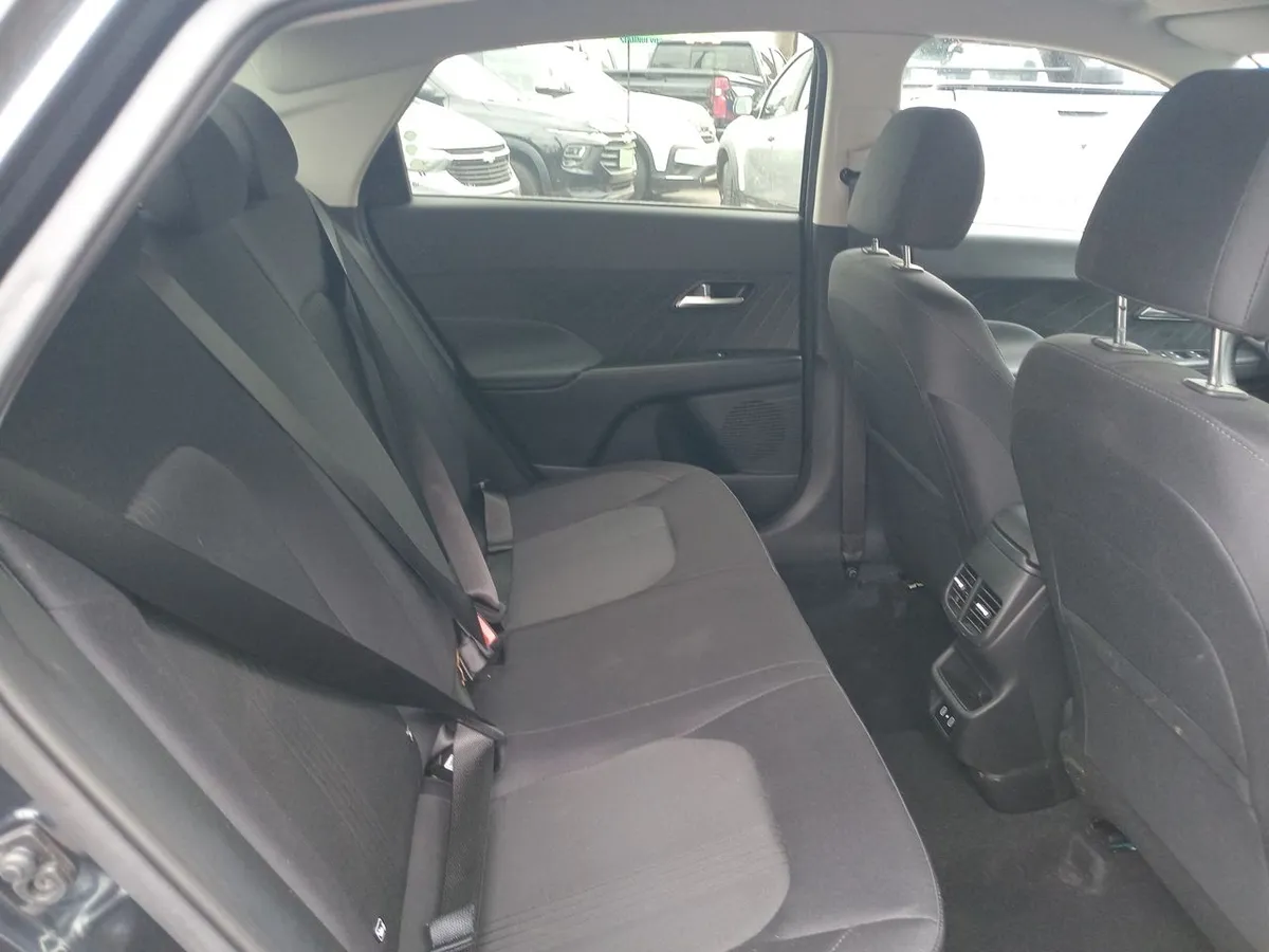 Hyundai Accent 1.5 Desing 4x2 At 4p año 2025