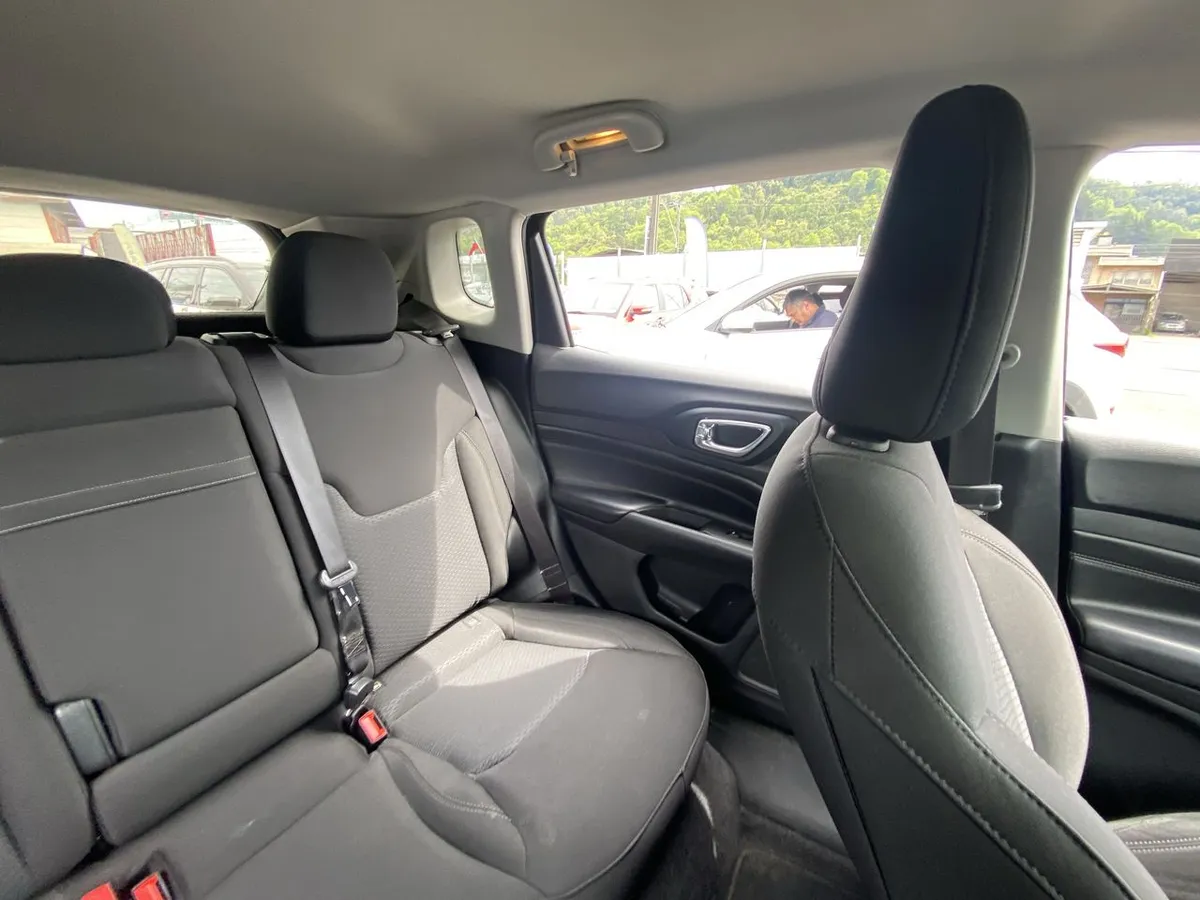Jeep Compass 1.3 Sport 4x2 At 5p año 2023