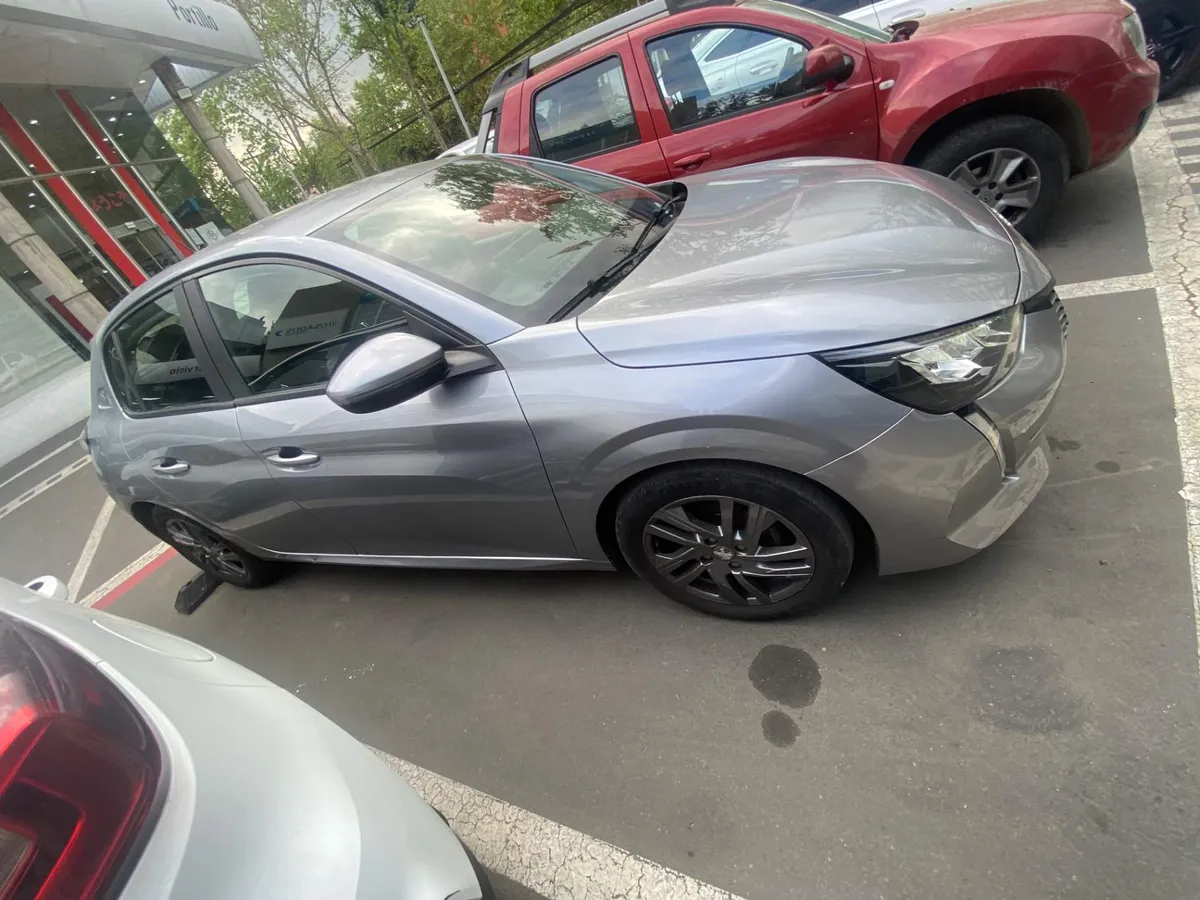 Peugeot 208 1.2 Signature Puretech 4x2 82 Mt5 5p año 2021