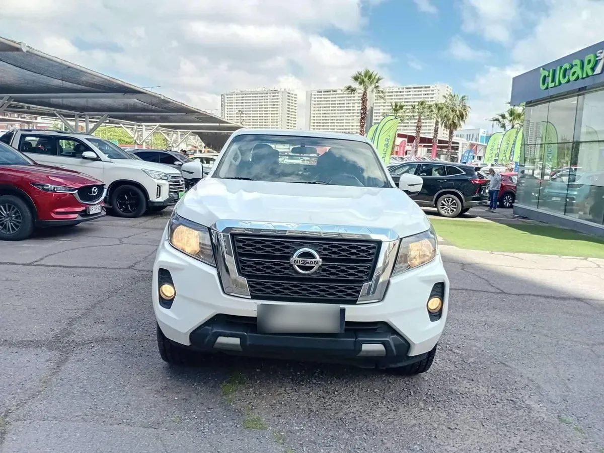 Nissan Navara 2.3d Xe Diesel 4x2 Dob.cab. Mt 4p año 2022