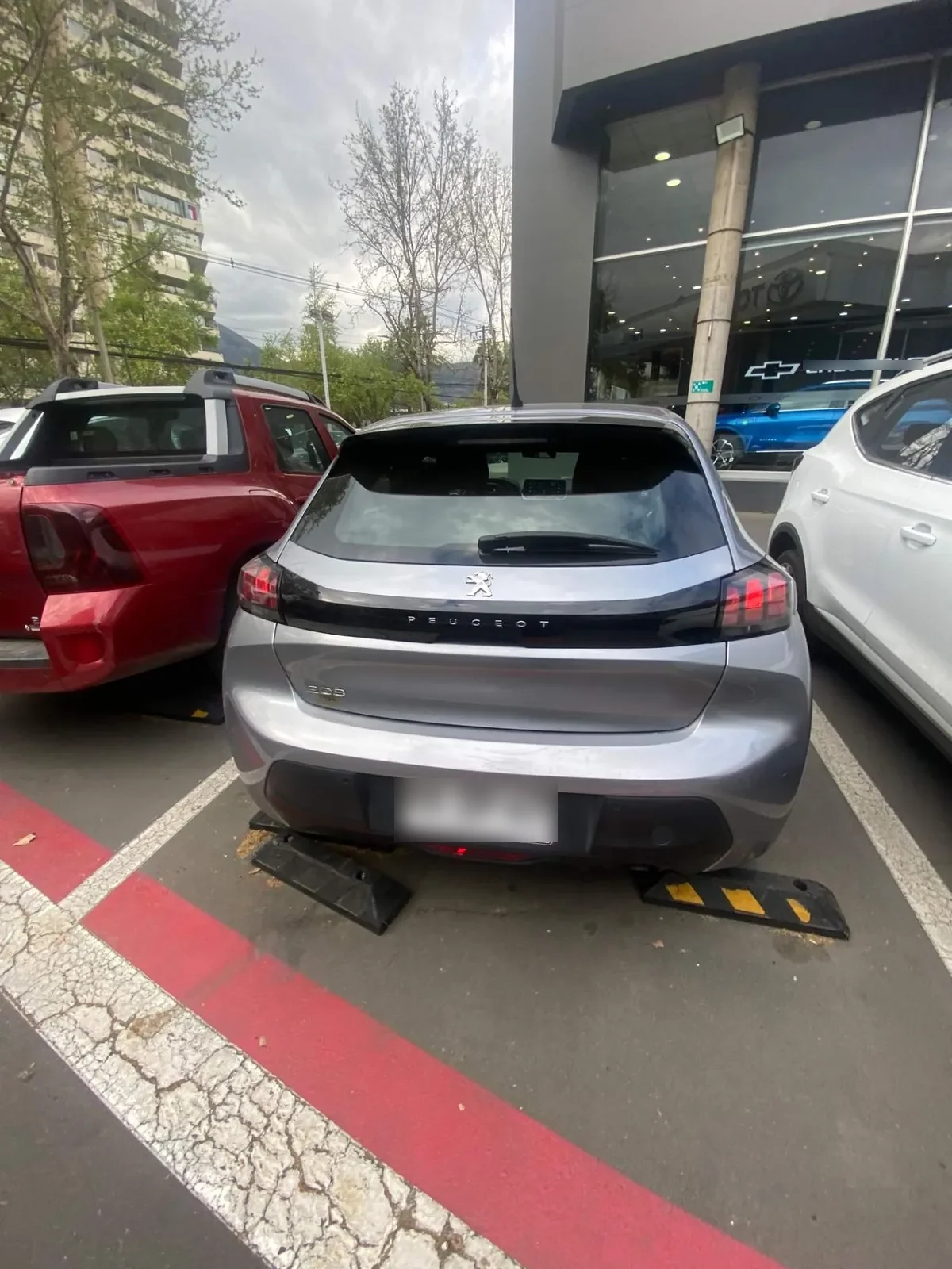 Peugeot 208 1.2 Signature Puretech 4x2 82 Mt5 5p año 2021