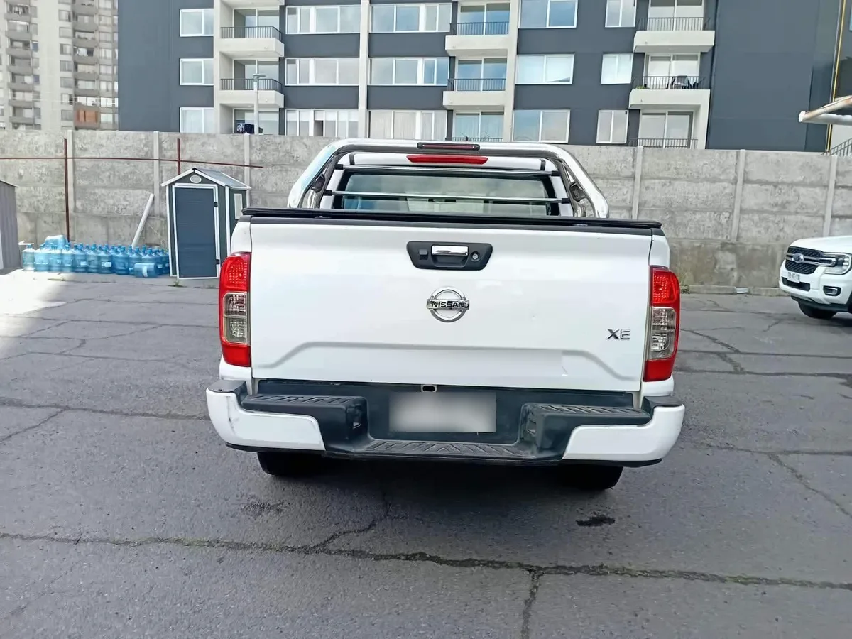 Nissan Navara 2.3d Xe Diesel 4x2 Dob.cab. Mt 4p año 2022