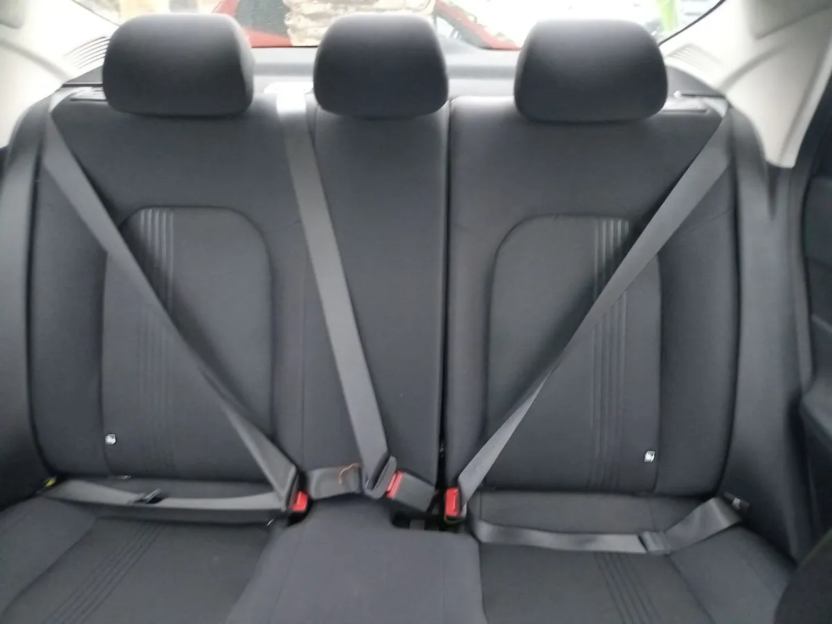 Hyundai Accent 1.5 Desing 4x2 At 4p año 2025