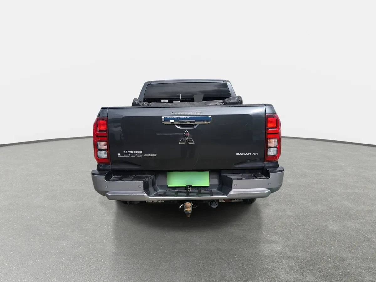 Mitsubishi L200 2.4 Dakar Xr Diesel 4x4 Dob. Cab. Euro6 Mt 4p año 2025