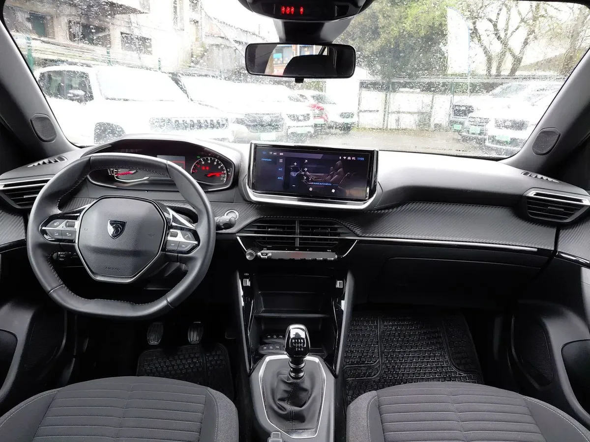 Peugeot 2008 1.2 Active Pack Puretech 130hp 4x2 Mt 5p año 2024