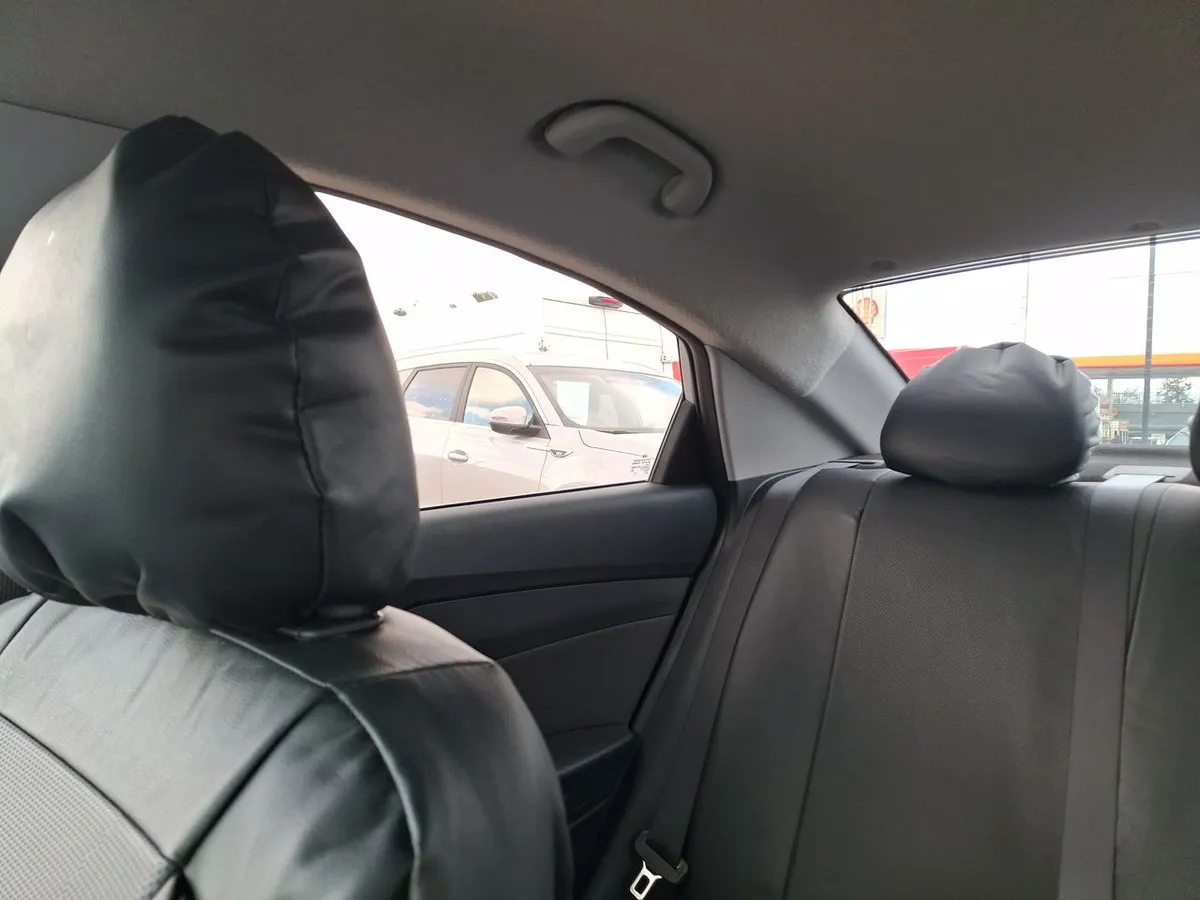 Hyundai Accent 1.4 Hci Value 4x2 Mt 4p año 2023