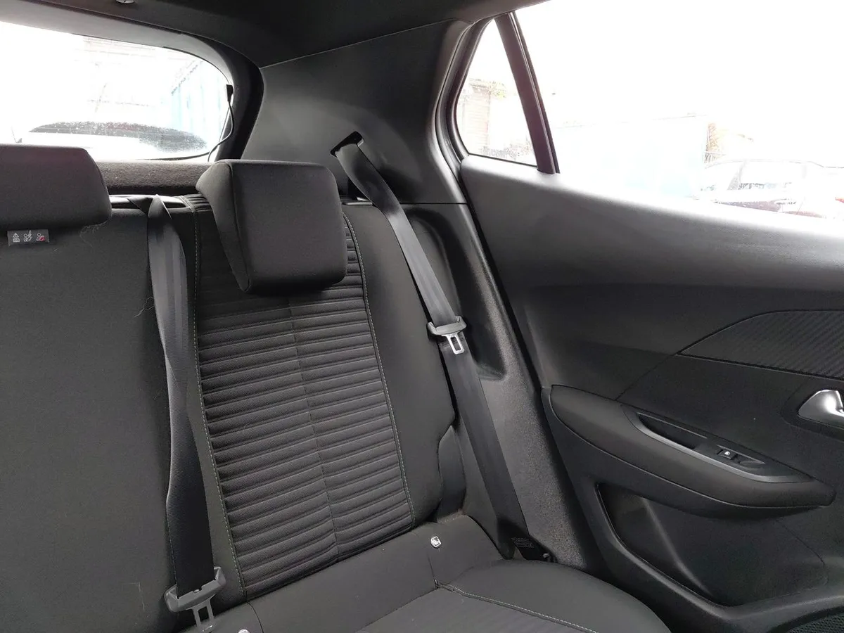 Peugeot 2008 1.2 Active Pack Puretech 130hp 4x2 Mt 5p año 2024