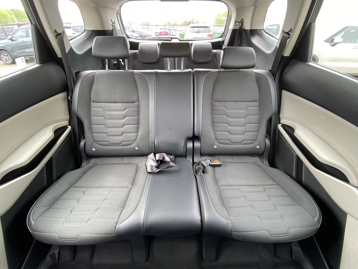 Kia Carens 1.5t Ex Full 4x2 7dct At 5p año 2026