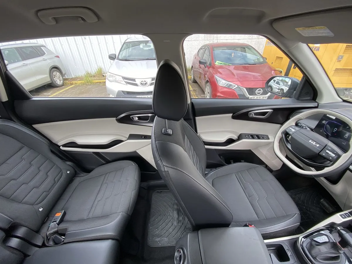 Kia Carens 1.5t Ex Full 4x2 7dct At 5p año 2026