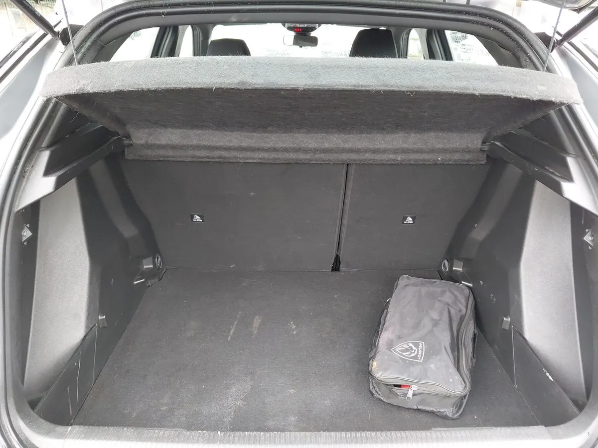 Peugeot 2008 1.2 Active Pack Puretech 130hp 4x2 Mt 5p año 2024