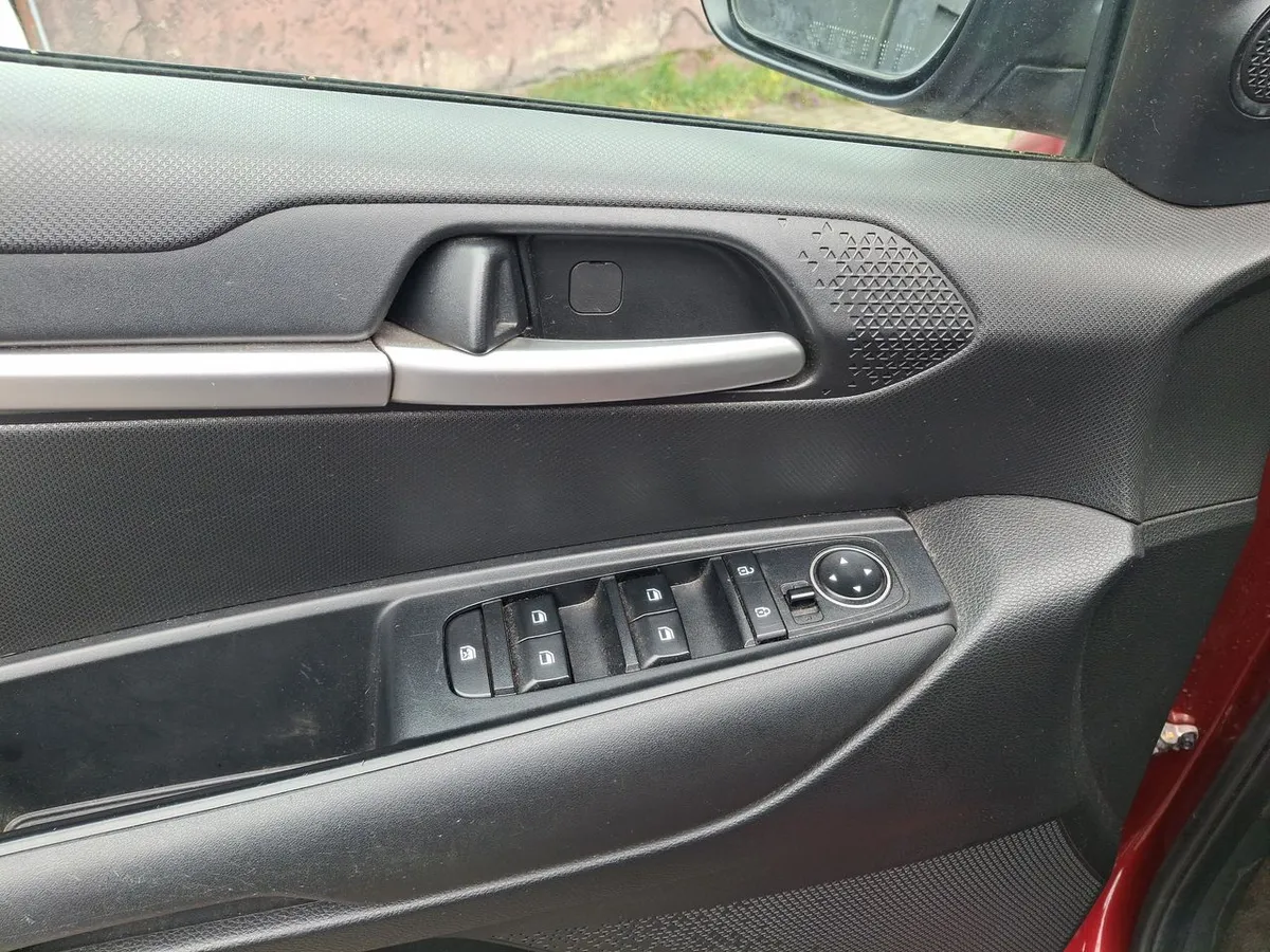 Kia Sonet 1.5 Ex Plus 4x2 6ab 6mt 5p año 2023