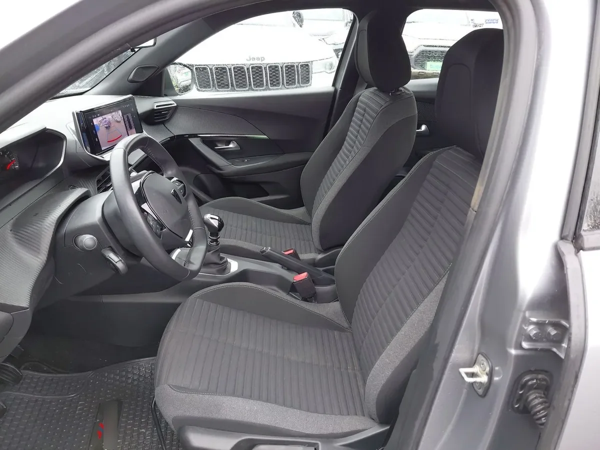 Peugeot 2008 1.2 Active Pack Puretech 130hp 4x2 Mt 5p año 2024