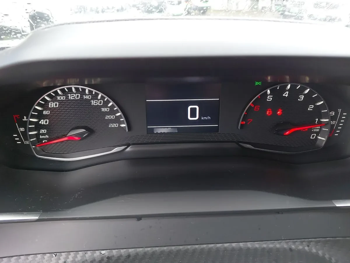 Peugeot 2008 1.2 Active Pack Puretech 130hp 4x2 Mt 5p año 2024