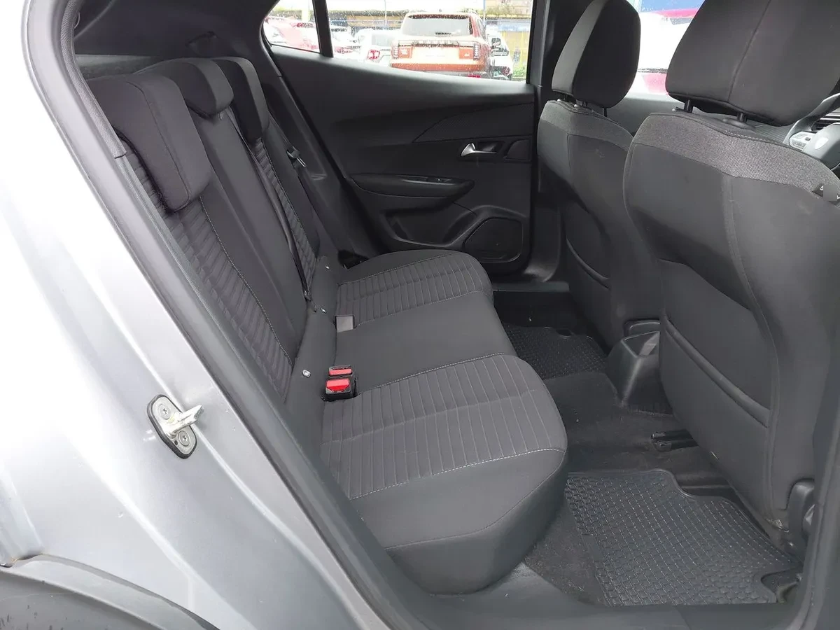Peugeot 2008 1.2 Active Pack Puretech 130hp 4x2 Mt 5p año 2024