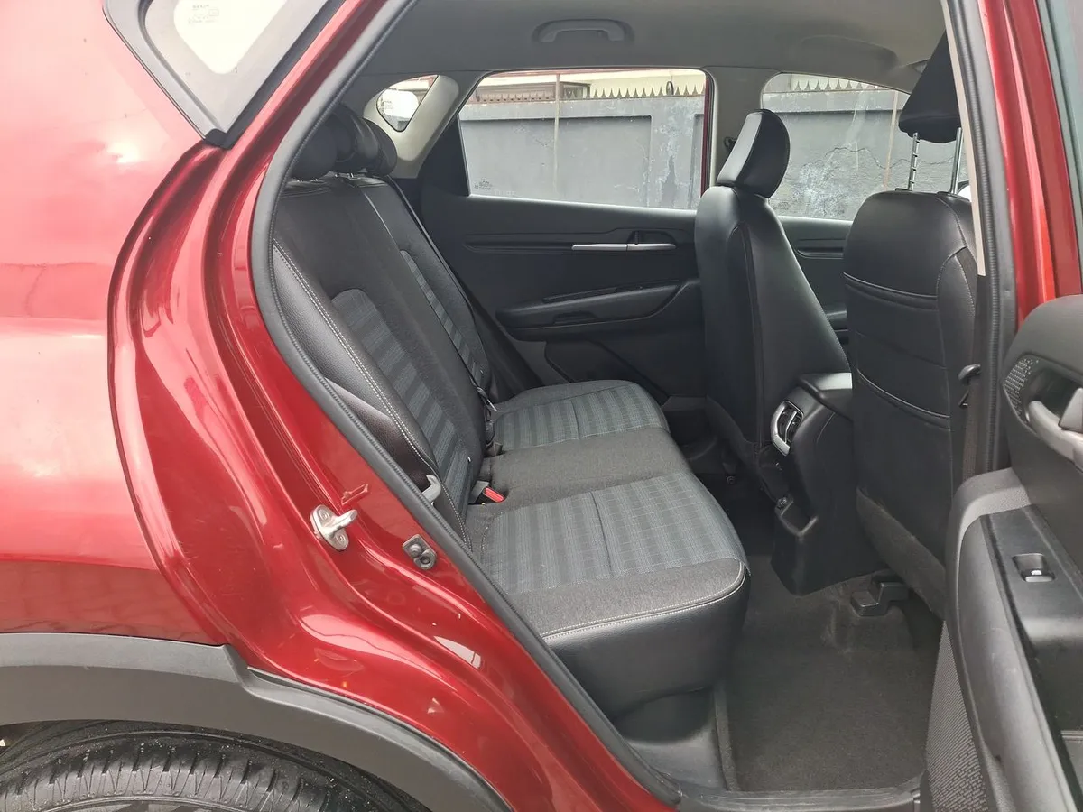 Kia Sonet 1.5 Ex Plus 4x2 6ab 6mt 5p año 2023