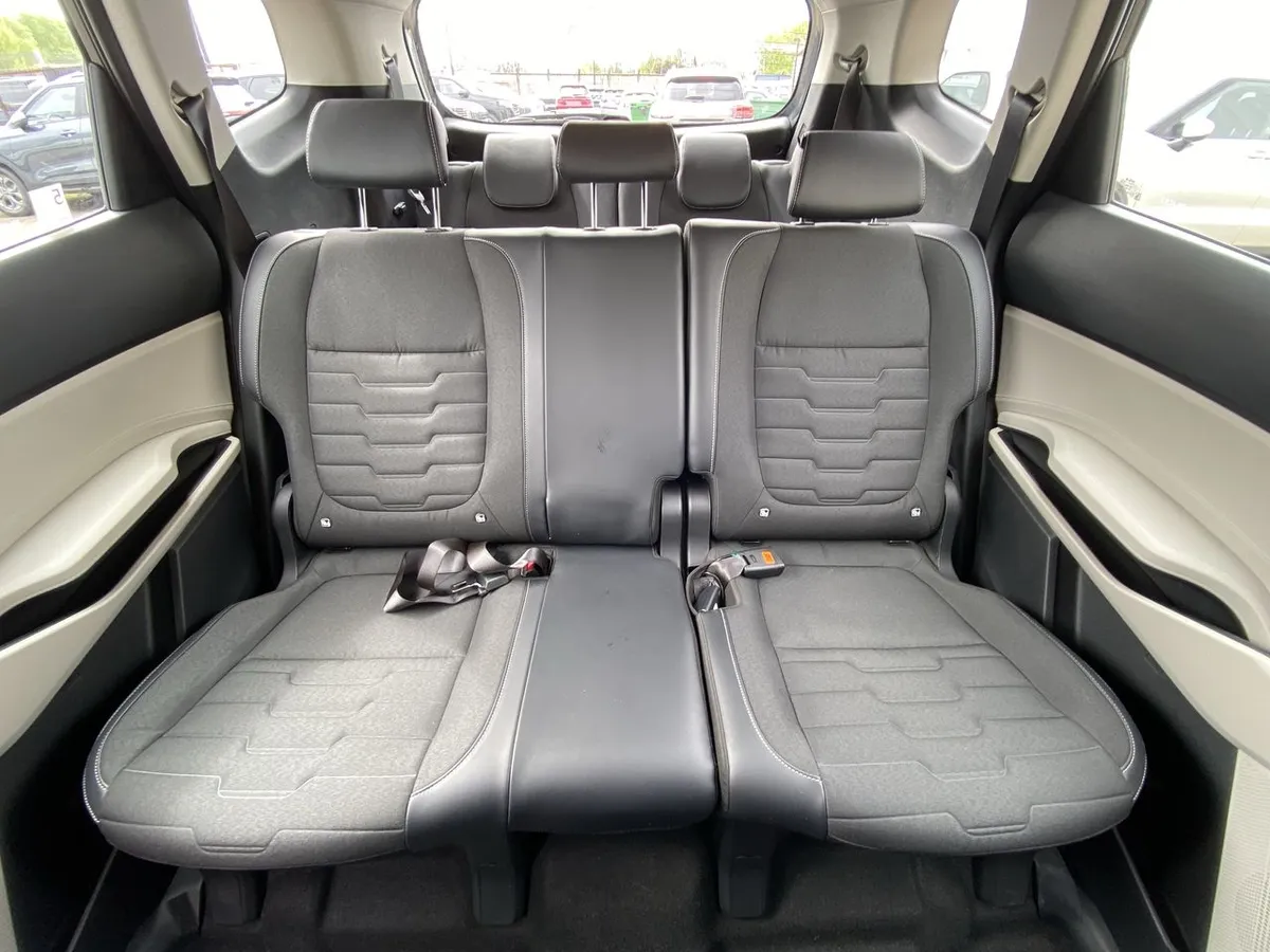 Kia Carens 1.5t Ex Full 4x2 7dct At 5p año 2026