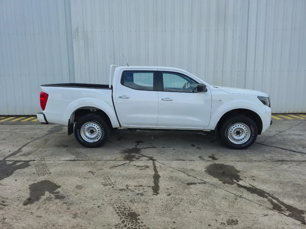 Nissan Navara Navara Se D Cab Mt 4x4 2.3 año 2023