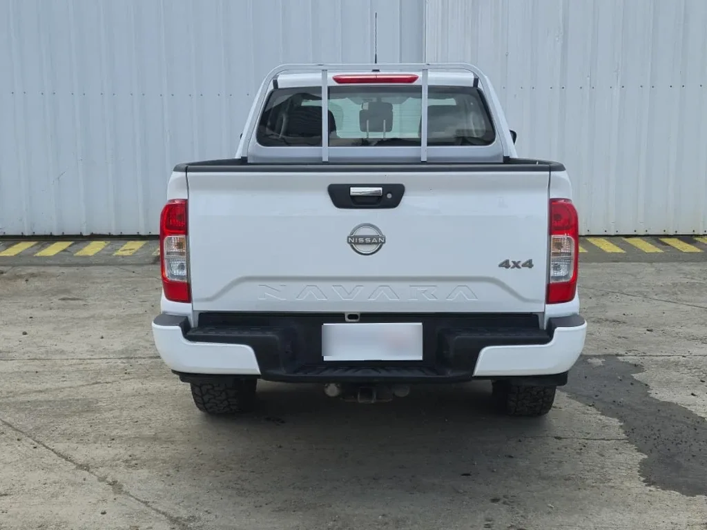 Nissan Navara Navara Se D Cab Mt 4x4 2.3 año 2023