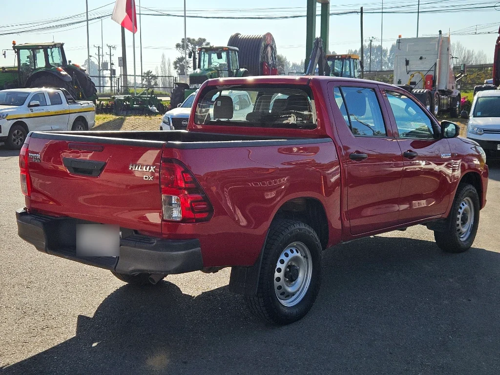 Toyota Hilux Dx Dcab Mt 4x4 2.4 año 2024