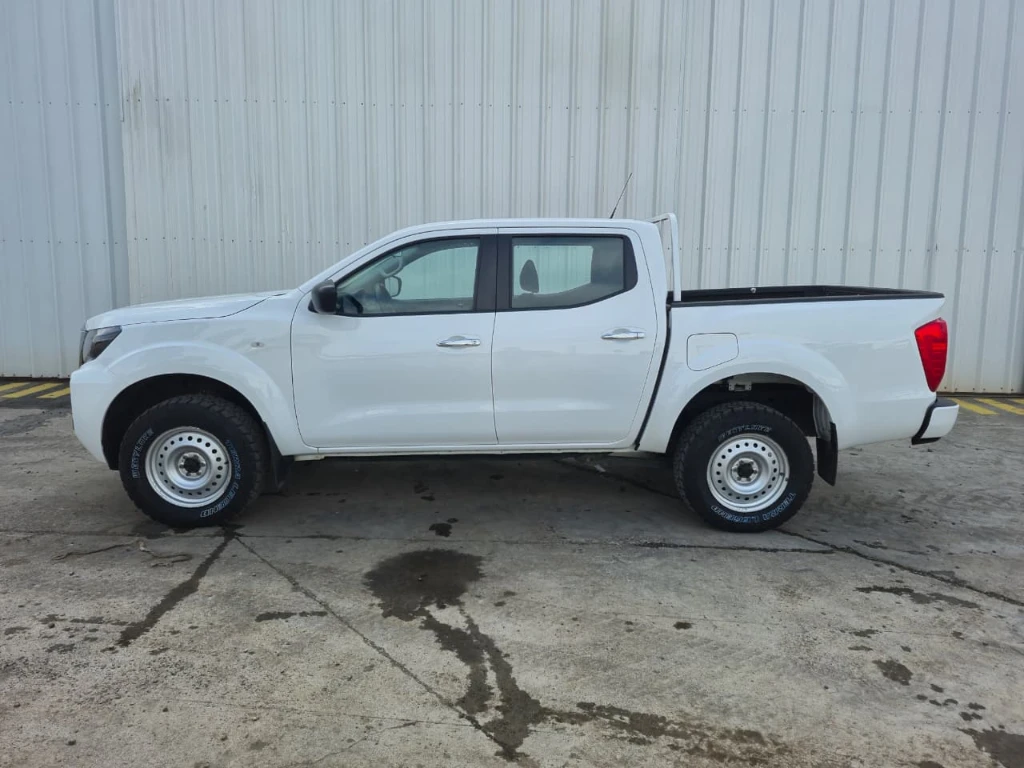 Nissan Navara Navara Se D Cab Mt 4x4 2.3 año 2023