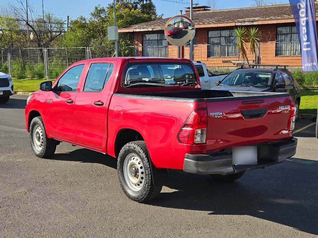 Toyota Hilux Dx Dcab Mt 4x4 2.4 año 2024