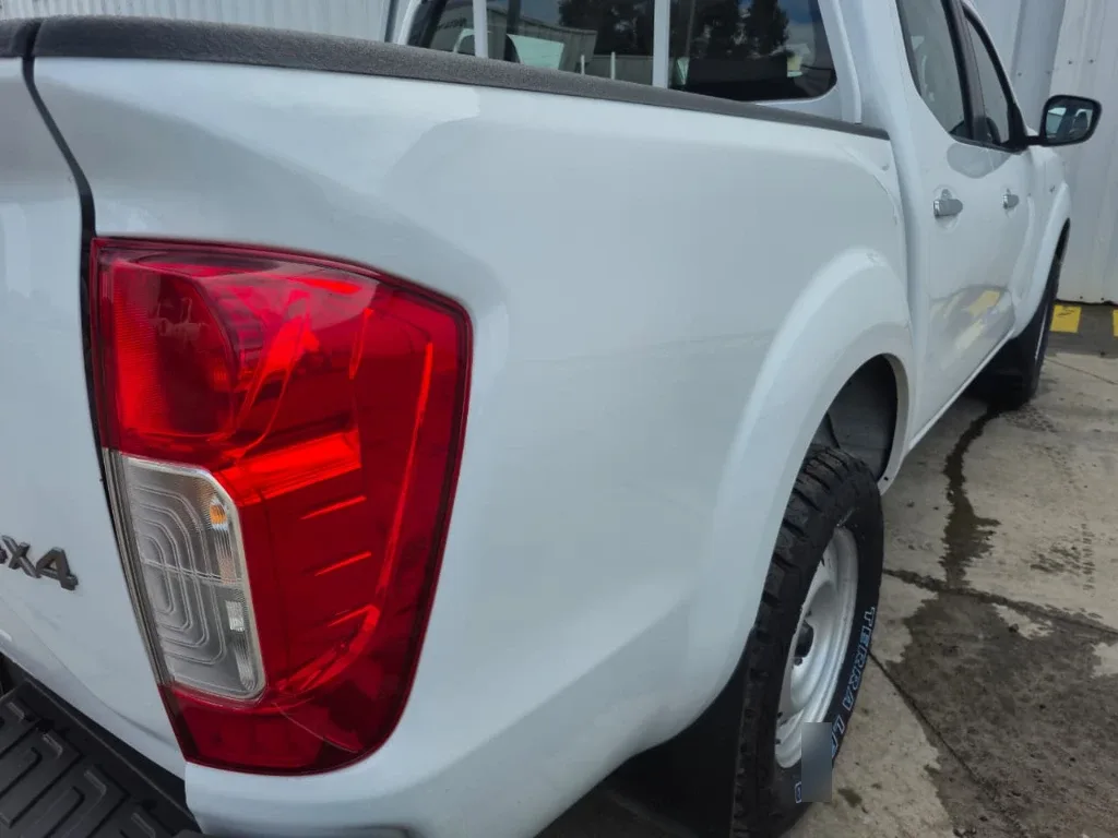 Nissan Navara Navara Se D Cab Mt 4x4 2.3 año 2023