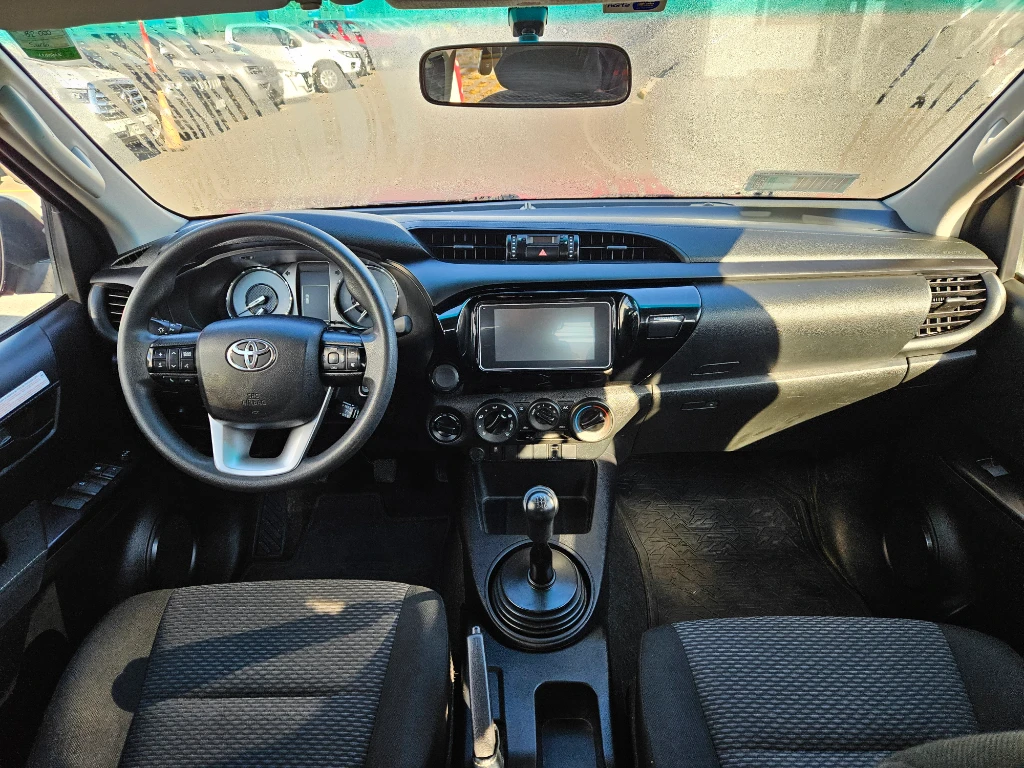 Toyota Hilux Dx Dcab Mt 4x4 2.4 año 2024
