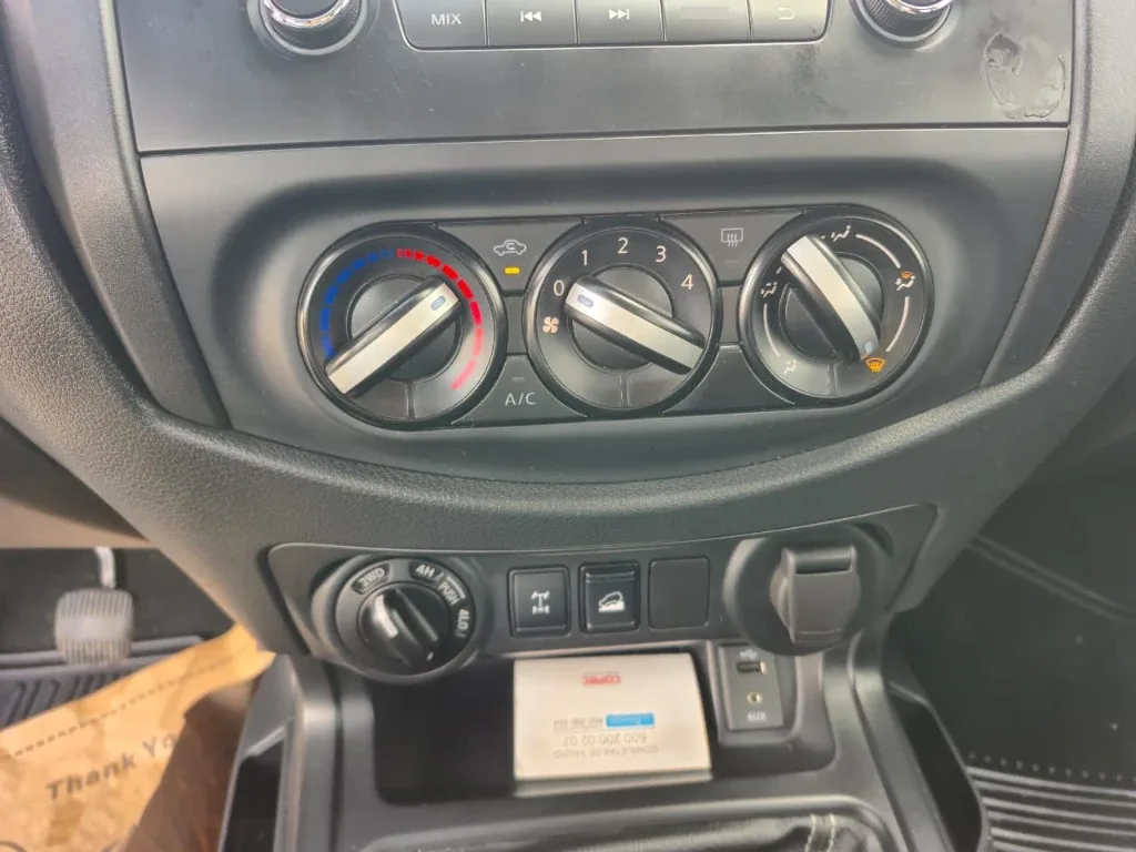 Nissan Navara Navara Se D Cab Mt 4x4 2.3 año 2023