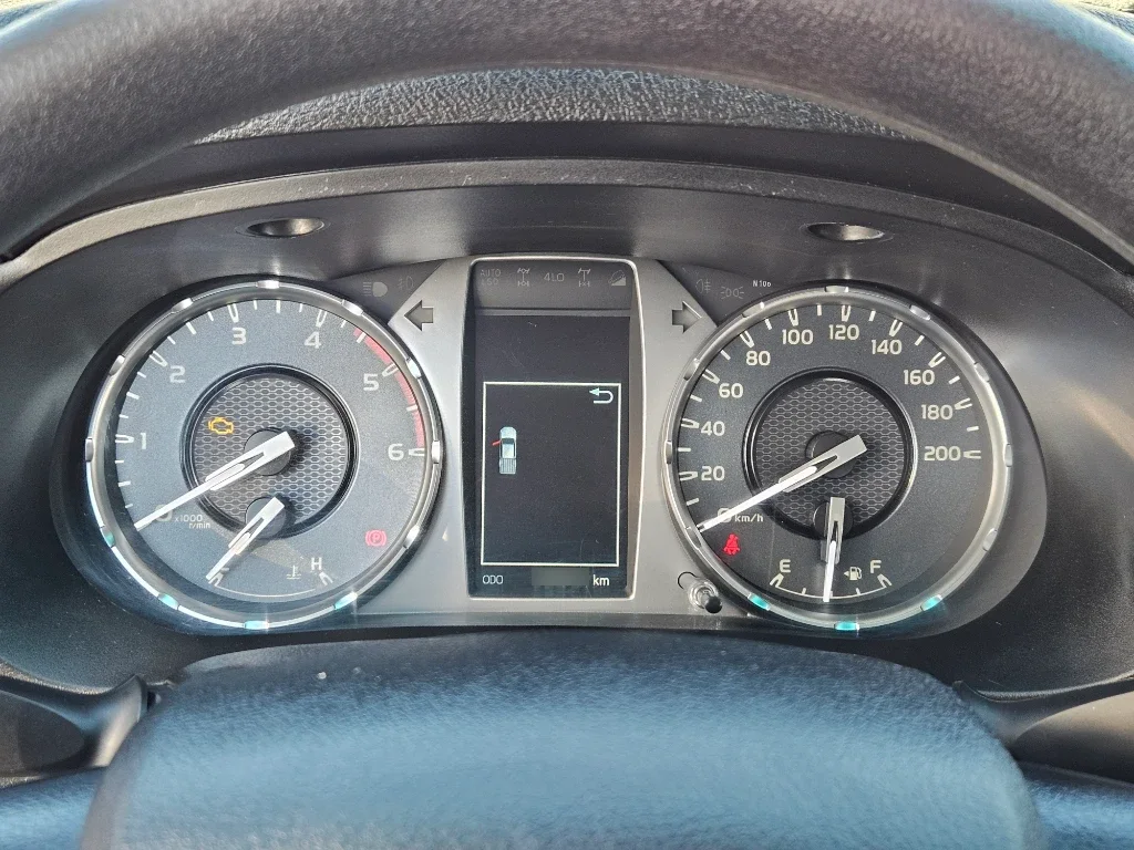 Toyota Hilux Dx Dcab Mt 4x4 2.4 año 2024