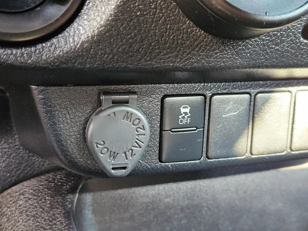 Toyota Hilux Dx Dcab Mt 4x4 2.4 año 2024