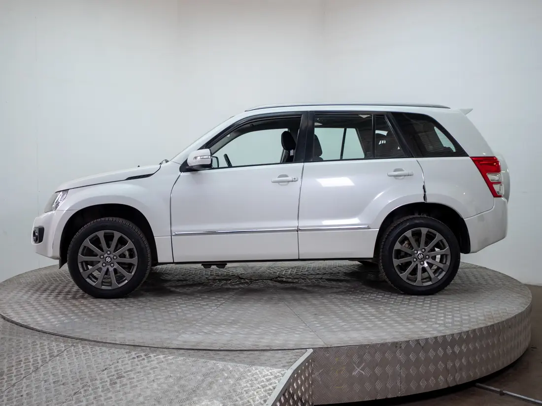 Suzuki Grand Nomade Grand Nomade 2.4 Glx Sport E4 Mt 4x4 año 2016