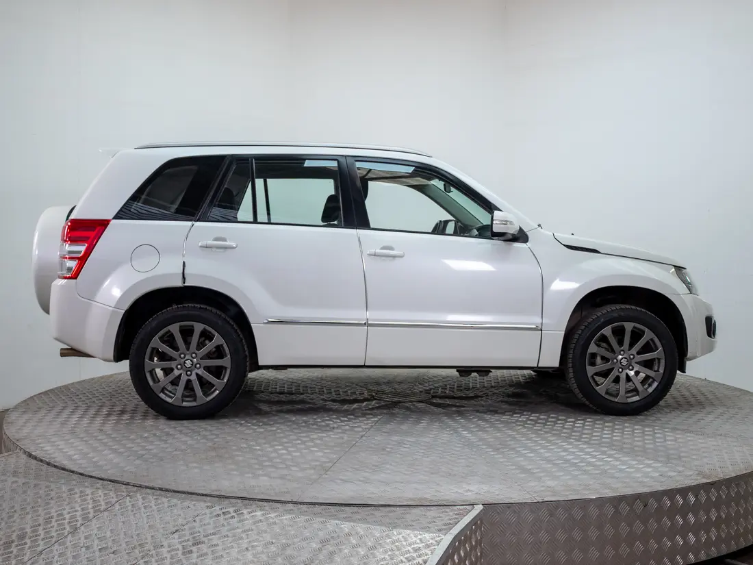 Suzuki Grand Nomade Grand Nomade 2.4 Glx Sport E4 Mt 4x4 año 2016