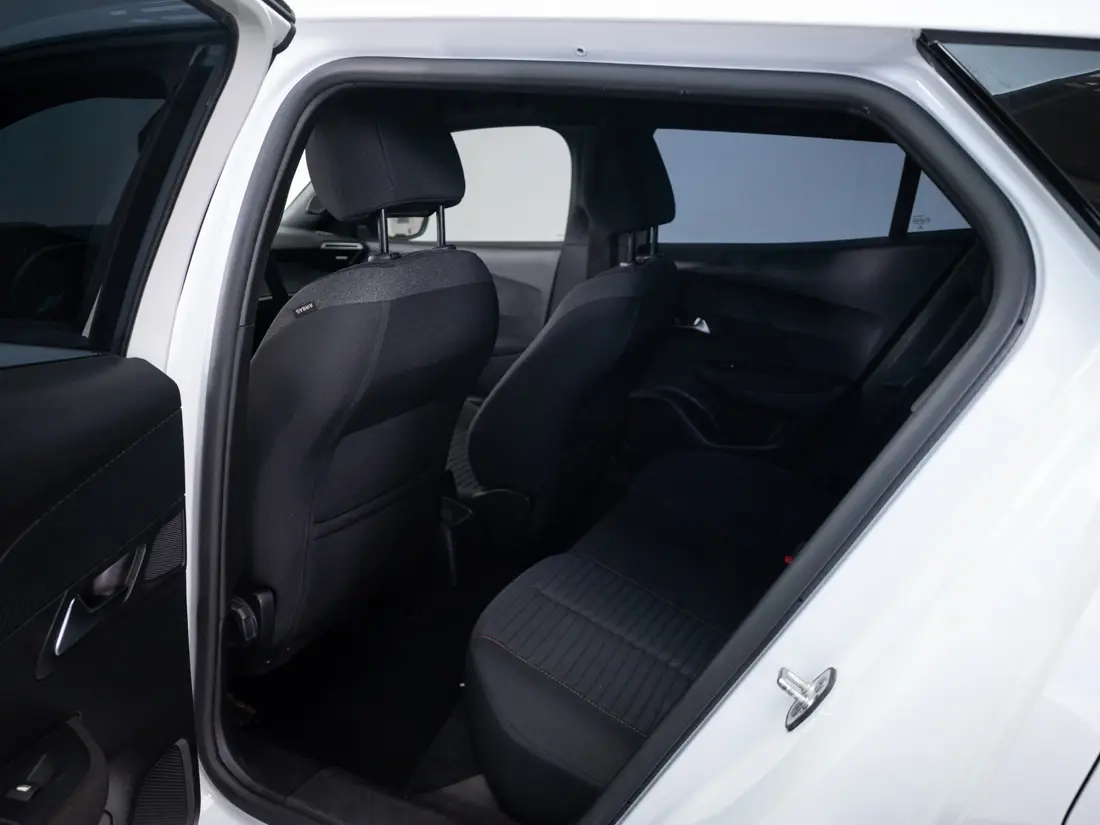 Peugeot New 2008 1.2 Active Pack Puretech 130 Mt año 2023