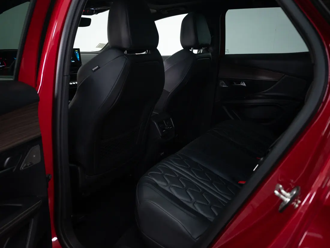 Peugeot 3008 3008 Hybrid 300 4x4 1.6 Aut año 2025