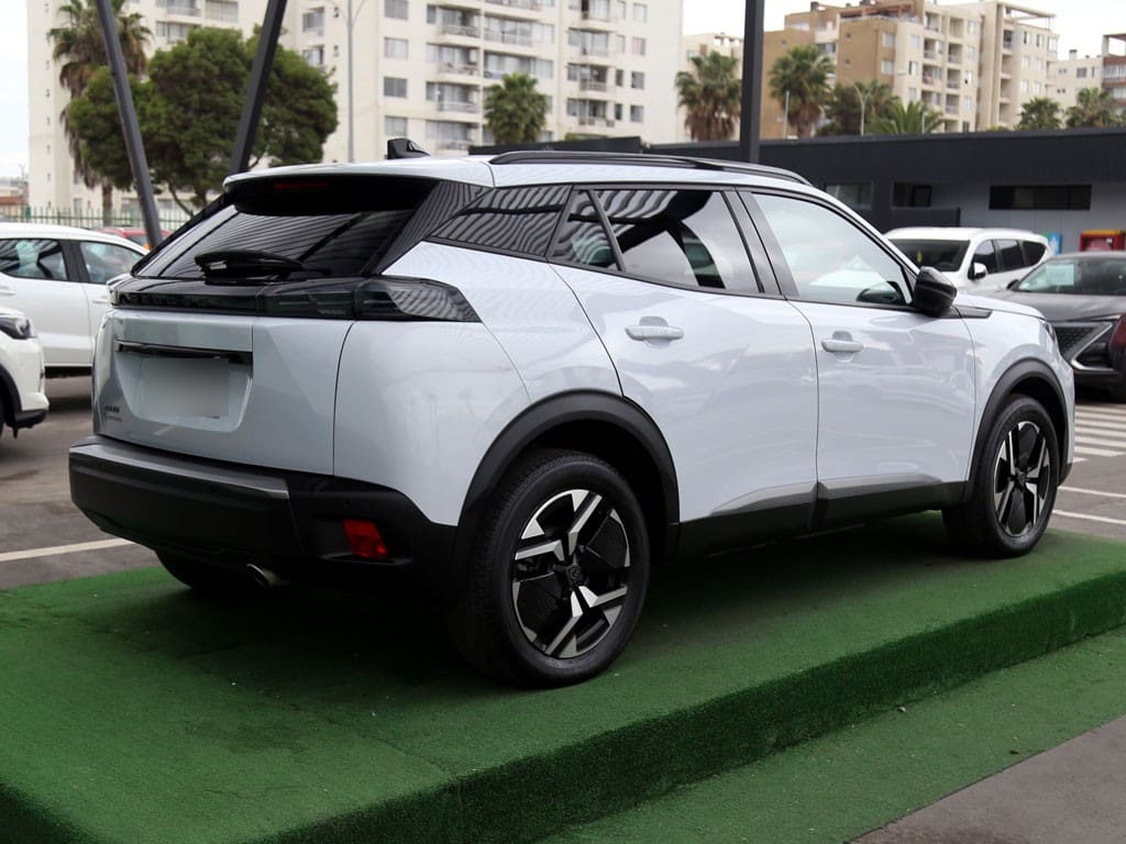 Peugeot 2008 Blue Hdi 1.5 Aut año 2025