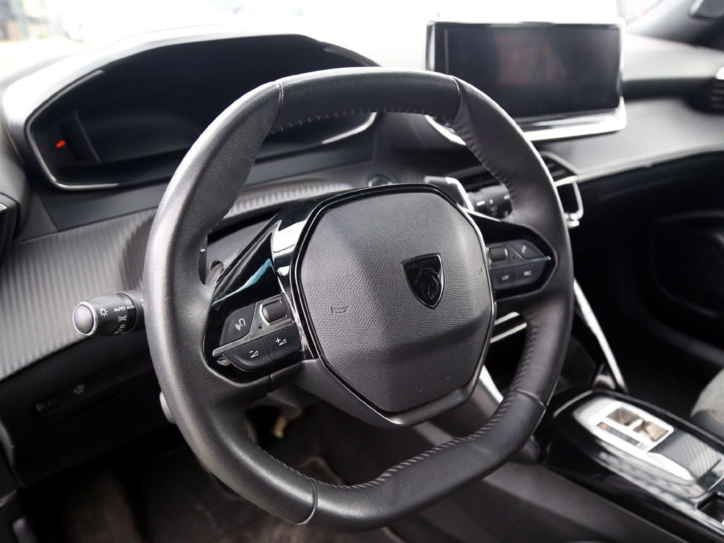 Peugeot 2008 Blue Hdi 1.5 Aut año 2025