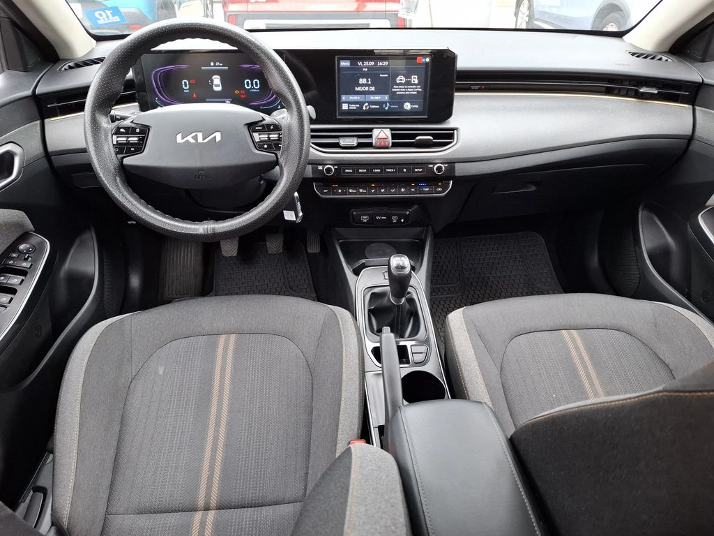 Kia K3 1.6 Ex 4x2 Mt 4p año 2024