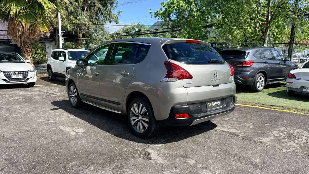 Peugeot 3008 1.6 Allure Blue-Hdi Diesel 4x2 120hp Mt 5p año 2015